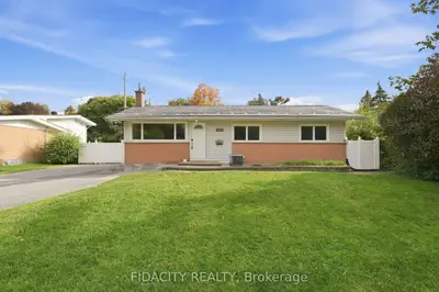 34 STINSON Avenue, Bells Corners and South to Fallowfield, ON K2H 6N3