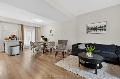 19 Picardy Drive 13, Hamilton, On L8j 0m7