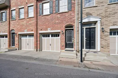 4 Cheltenham Mews, Kitchener, On N2h 0b2
