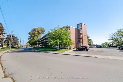 11 Woodman Drive S 204, Hamilton, On L8k 4e3