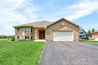 194 Station Road, Perth South, On N0k 1x0