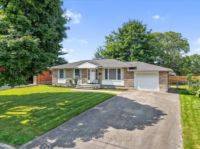 43 Monarch Park Drive, St. Catharines, On L2m 3k8