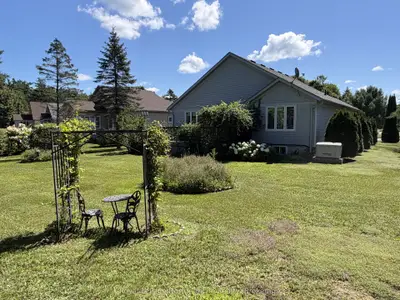 2 Twigs End, Gravenhurst, On P1p 1z2