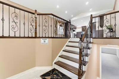 8253 Costabile Drive, Niagara Falls, On L2h 3l2