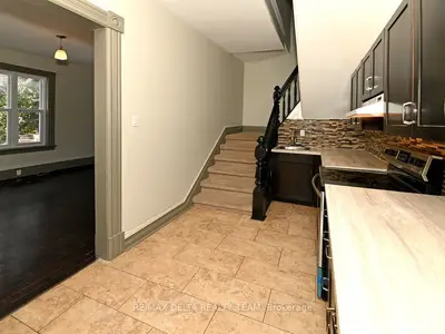 355 Bronson Avenue, Ottawa Centre, On K1r 6j4