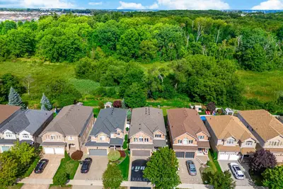 84 Meadowbank Drive, Hamilton, On L9b 2y1