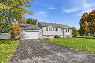 2 MAHEU Street, Russell, ON K0A 1W0