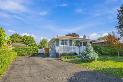 11 DAWN Road, St. Catharines, ON L2N 4M7