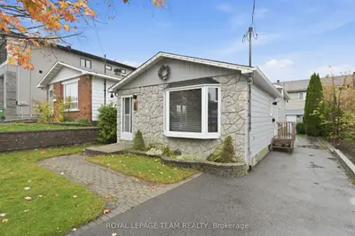 289 Montfort Street, Vanier And Kingsview Park, On K1l 5n7