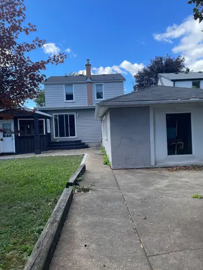 225 East 14th Street Upper, Hamilton, On L9a 4b7