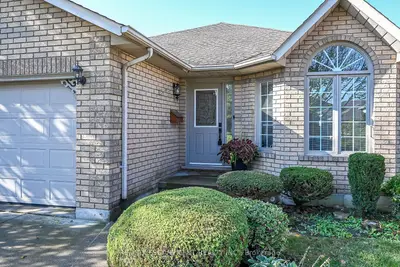 37 Glenhollow Drive, Hamilton, On L8j 3r8