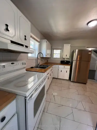 436 Elliott Street W, Windsor, On N9a 5z2