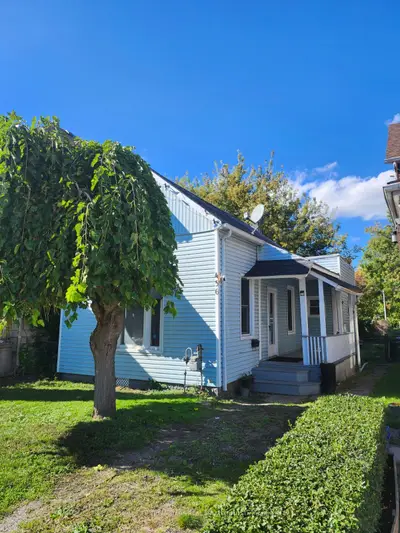 436 Elliott Street W, Windsor, On N9a 5z2
