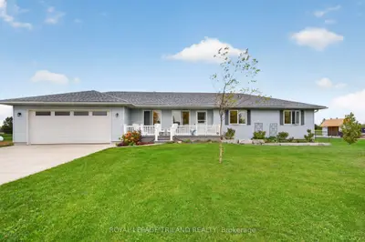 8578 Vance Drive, Lambton Shores, On N0n 1j7