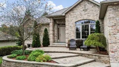 10075 Jennison Crescent, Lambton Shores, On N0m 1t0