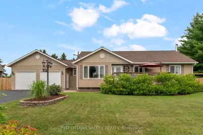 62 Meadowview Drive, Whitewater Region, On K0j 1c0