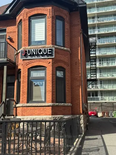 381 Cooper Street, Ottawa Centre, On K2p 0g8