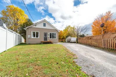 465a Francis Street A, Pembroke, On K8a 4x9