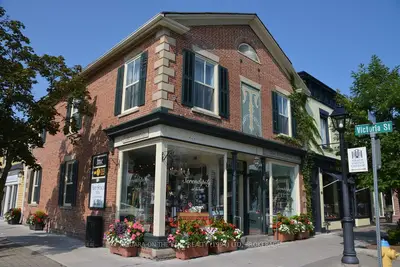106 Queen Street A, Niagara-on-the-lake, On L0s 1j0