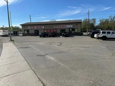10 Lansdowne Street W, Peterborough, On K9j 1x9