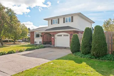70 Country Club Place, Sault Ste Marie, On P6a 6b6