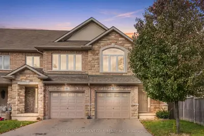 82 Charleswood Crescent, Hamilton, On L0r 1p0