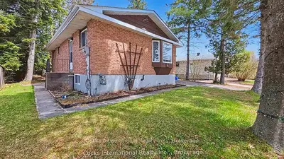 36 Susan Street W, Huntsville, On P1h 1x2