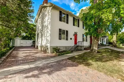 235 Simcoe Street, Niagara-on-the-lake, On L0s 1j0