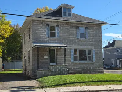 17 Maple Avenue N, Smiths Falls, On K7a 1z7