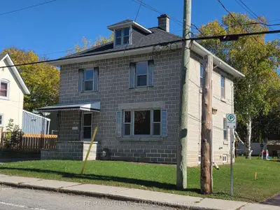 17 Maple Avenue N, Smiths Falls, On K7a 1z7