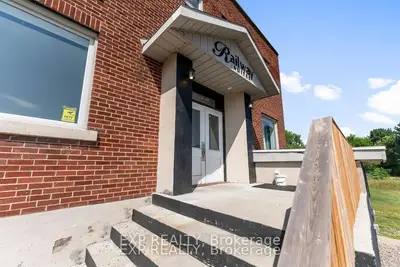 11 Albert Street, Laurentian Hills, On K0j 1j0