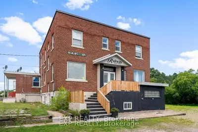 11 Albert Street, Laurentian Hills, On K0j 1j0
