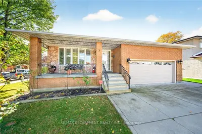 3 Harvard Place, Hamilton, On L9b 1s1