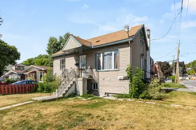105 Jolliet Avenue, Vanier And Kingsview Park, On K1l 5h1