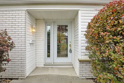 2713 Dupont Street, Billings Bridge - Riverside Park And Area, On K1v 8n2