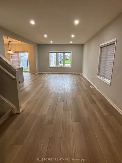 92 Middleton Avenue, London South, On N6l 0g1