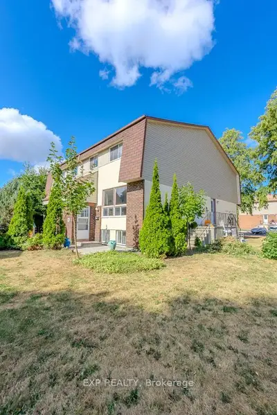 37 Forester Crescent C, Bells Corners And South To Fallowfield, On K2h 8y3