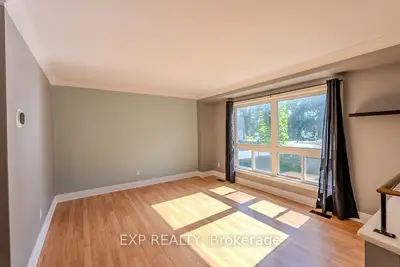 37 Forester Crescent C, Bells Corners And South To Fallowfield, On K2h 8y3