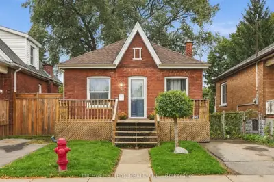 90 London Street N, Hamilton, On L8h 4b5