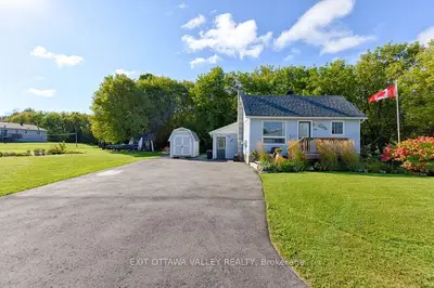 39 Creek Street, Whitewater Region, On K0j 2l0