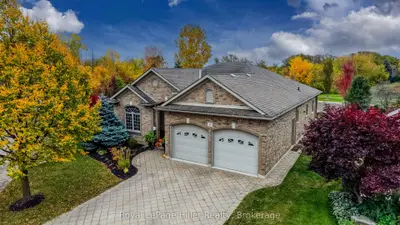 16 North Pointe Drive, Stratford, On N5a 8c3