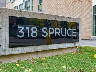318 Spruce Street 602, Waterloo, On M5a 2j5