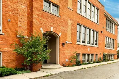 357 Hunter Street W 13, Hamilton, On L8p 1s6