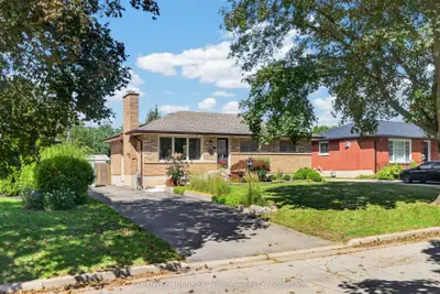 34 ALGONQUIN Crescent, London East, ON N5W 1N4