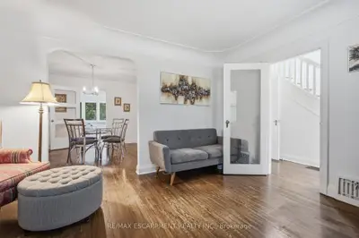 13 Allan Avenue, Hamilton, On L9h 4n7