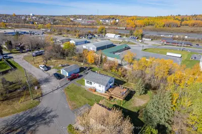 1038 1/2 Park Street, Kenora, On P9n 1c1