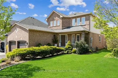 106 E Moore Crescent, Hamilton, On L9g 4z8