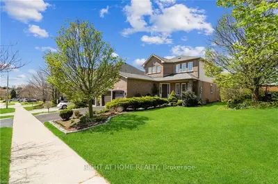 106 E Moore Crescent, Hamilton, On L9g 4z8