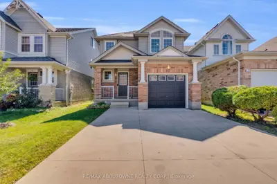 87 Houghton Street, Cambridge, On N3c 4l2