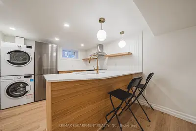 113 Erin Avenue Lower, Hamilton, On L8k 4w1